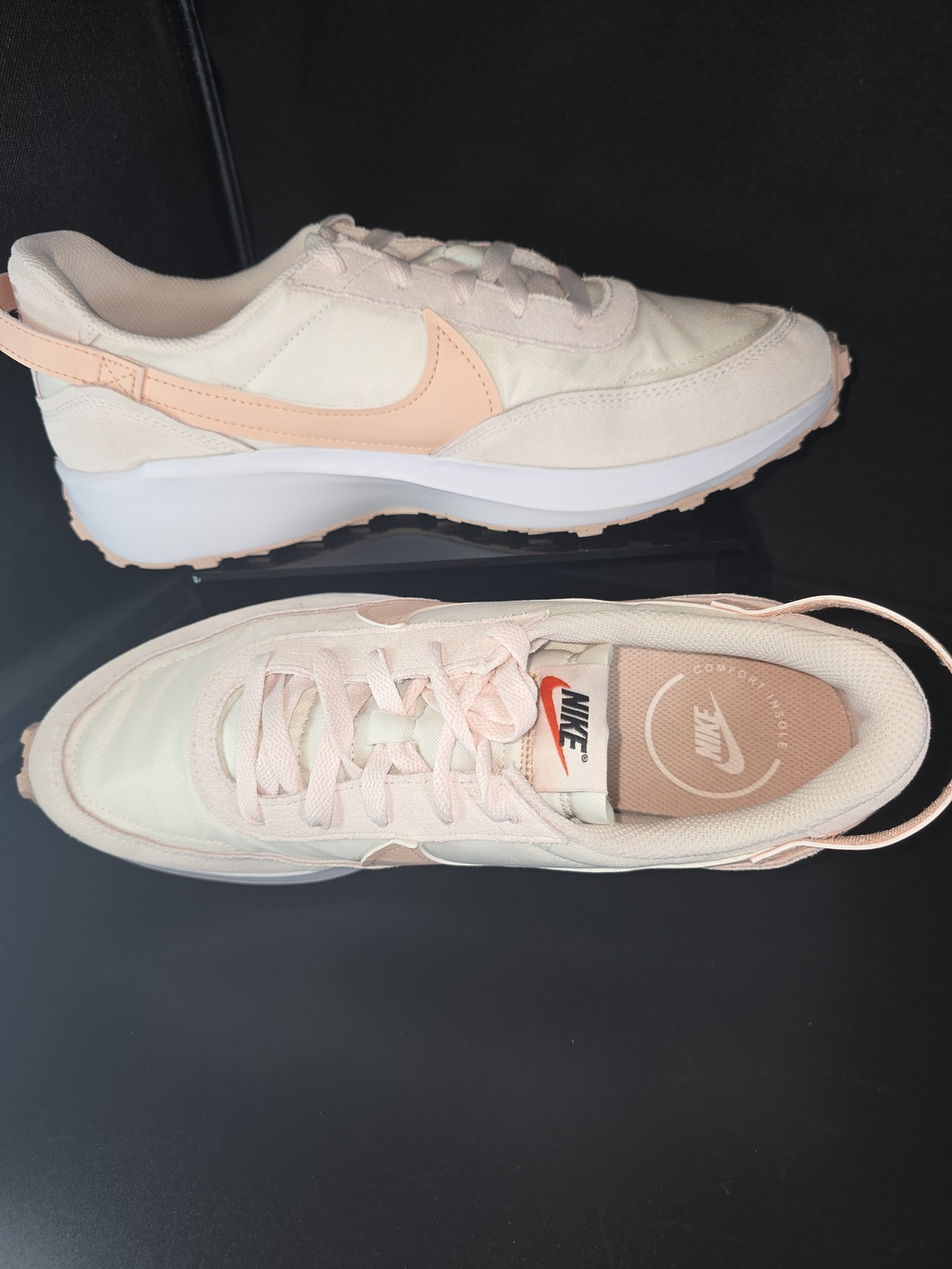 Women's Nike Waffle Debut Sneakers
Size: Women's 10 - Picture 11 of 11